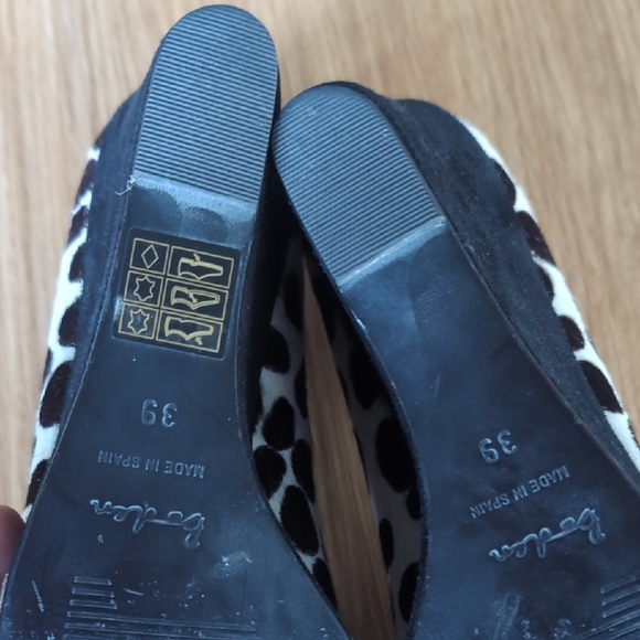 Stylish Black and White Polka Dot Wedge Shoes - Picture 3 of 11